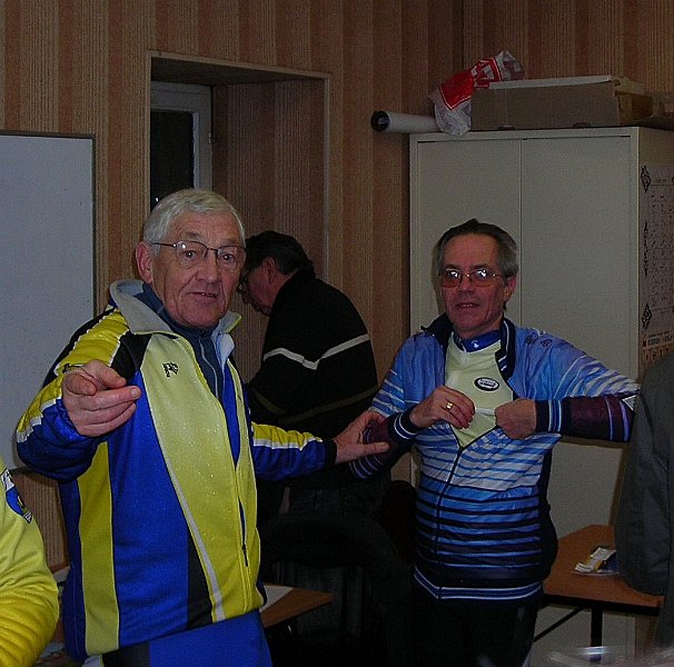 2011-12-18 09 Regarde le p_tit oiseau.JPG